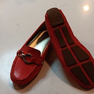 Anne Klein fuchsia size 8 shoe